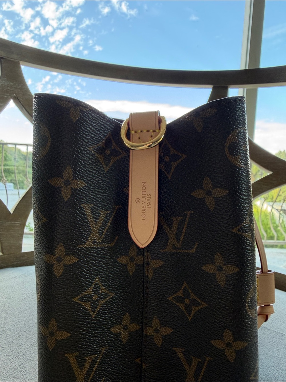 Louis Vuitton - Picture 2 of 4
